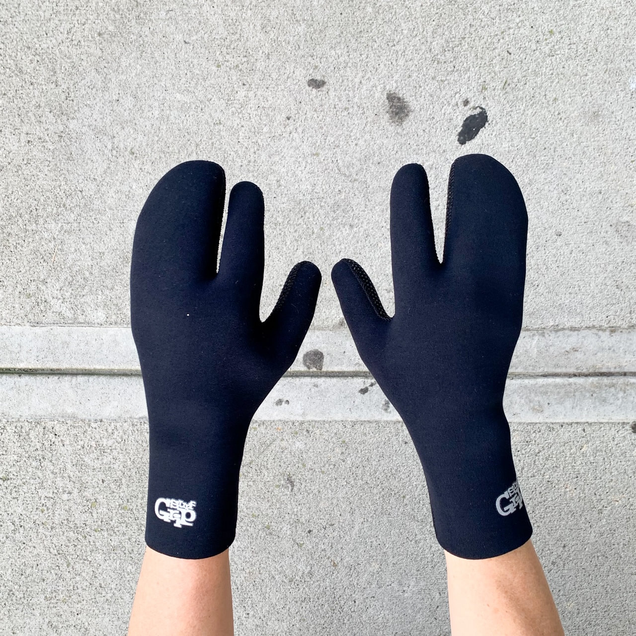 3.5mm Wetsuit Gloves from Axxe Classic